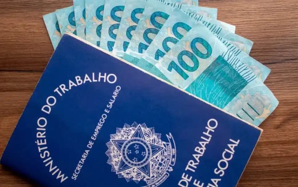 CLTs que ganham acima do salário mínimo vão ter aumento em 2026? O que diz a lei