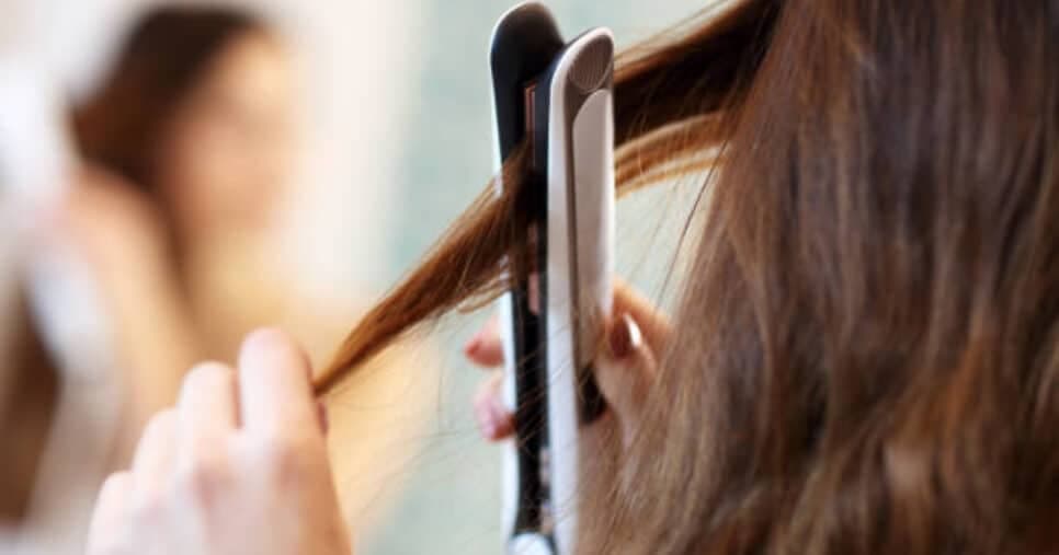 Tome cuidado para ter a chapinha ideal (Foto: iStock/Reprodução) Tome cuidado para ter a chapinha ideal (Foto: iStock/Reprodução)