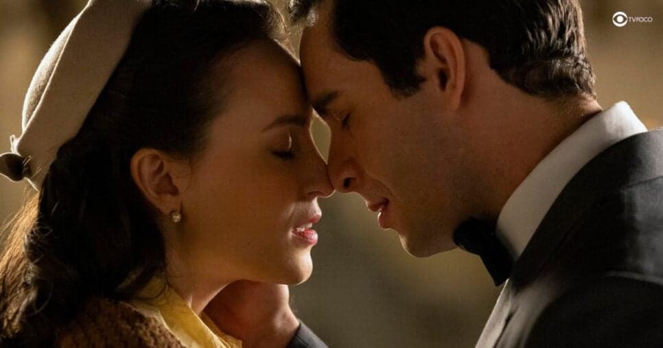 Estela é pedida em casamento e confessa mais um segredo que esconde de Celso em Êta Mundo Melhor