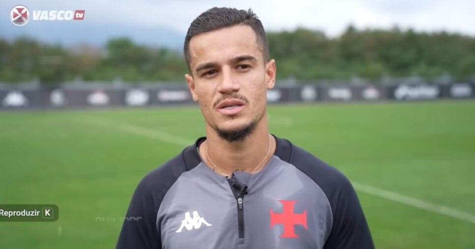 Vasco busca atacante da Europa para jogar com Coutinho (Foto: Vasco TV) Vasco busca atacante da Europa para jogar com Coutinho (Foto: Vasco TV)