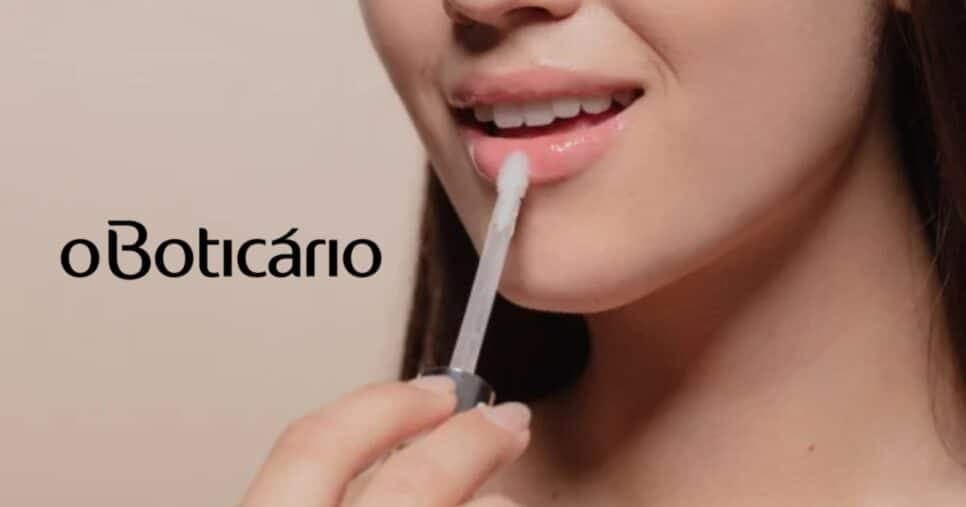 5 cores de batom baratinhos da Boticário que ampliam o sorriso e deixam os lábios carnudos
