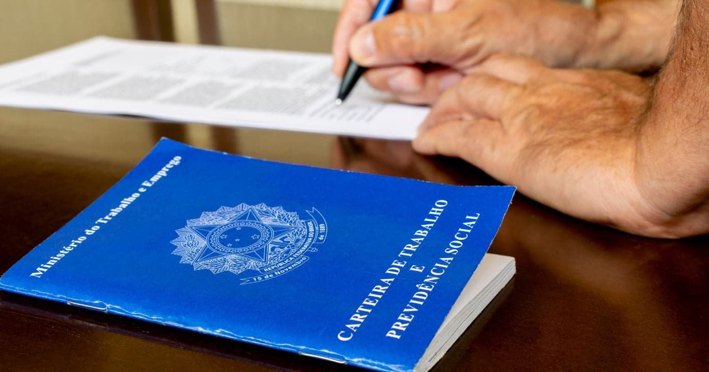 CLT não proíbe relacionamento entre colegas de trabalho (Reprodução: Divulgação) CLT não proíbe relacionamento entre colegas de trabalho (Reprodução: Divulgação)