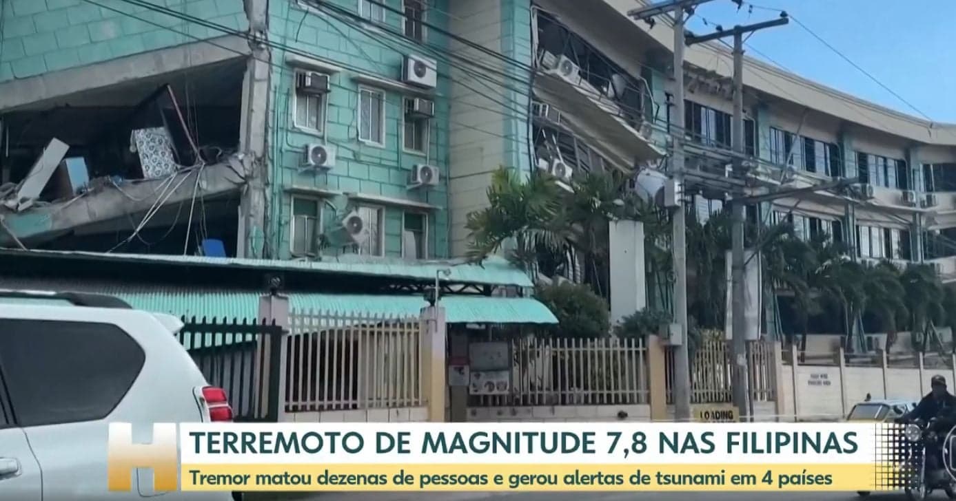 Roberto Kovalick dá notícia sobre terremoto nas Filipinas (Foto: Reprodução / Globo) Roberto Kovalick dá notícia sobre terremoto nas Filipinas (Foto: Reprodução / Globo)