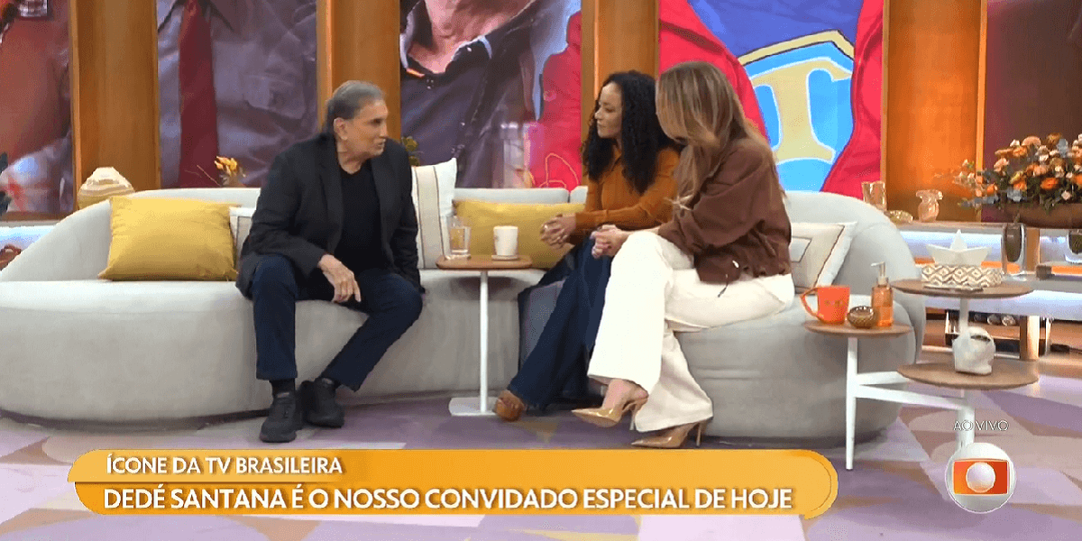 Dedé Santana ao lado das apresentadoras (Foto: Reprodução/ Globoplay) Dedé Santana ao lado das apresentadoras (Foto: Reprodução/ Globoplay)