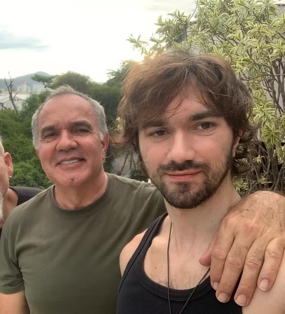 Humberto Martins posa com o filho homônimo que também é ator — Foto: Reprodução/ Instagram
Humberto Martins posa com o filho homônimo que também é ator — Foto: Reprodução/ Instagram
